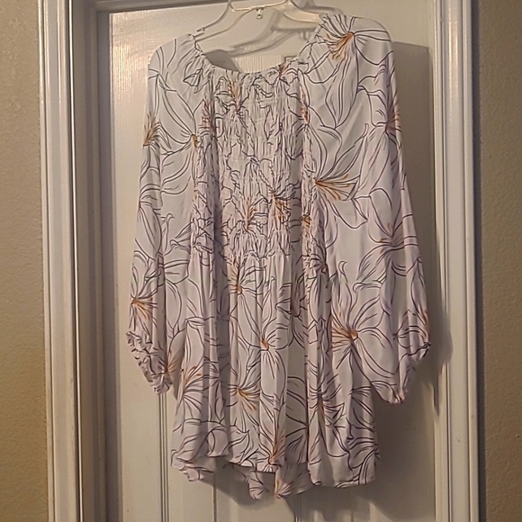 Women's floral blouse - Picture 2 of 5